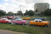 Xem “xế” cổ, đi shopping ở Cuba Xem “xế” cổ, đi shopping ở Cuba