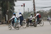Đã đến lúc “quản chặt” chuyện đi xe máy, xe đạp điện của học sinh? Đã đến lúc “quản chặt” chuyện đi xe máy, xe đạp điện của học sinh?