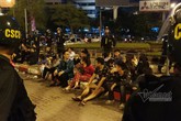 Tụ tập trà đá giữa ngã tư Hà Nội, gần 50 thanh niên bị 'hốt' về đồn Tụ tập trà đá giữa ngã tư Hà Nội, gần 50 thanh niên bị 'hốt' về đồn