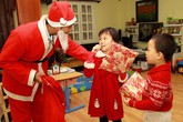 Thu 300.000 đồng/5 phút tặng quà: "Ông già Noel" Việt kiếm tiền triệu mỗi ngày Thu 300.000 đồng/5 phút tặng quà: "Ông già Noel" Việt kiếm tiền triệu mỗi ngày