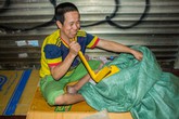 Người vô gia cư ở Hà Nội co ro trong đêm rét buốt đến tê người Người vô gia cư ở Hà Nội co ro trong đêm rét buốt đến tê người