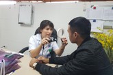 Chữa hói, rụng tóc, ai ngờ da đầu thêm chứng bong tróc, chảy nước Chữa hói, rụng tóc, ai ngờ da đầu thêm chứng bong tróc, chảy nước