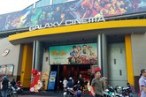 Nam thanh niên quay lén trong nhà vệ sinh nữ ở rạp phim bị tóm gọn Nam thanh niên quay lén trong nhà vệ sinh nữ ở rạp phim bị tóm gọn