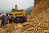 Vụ sạt lở đất làm chết 1 lái xe: Đất đồi được khai thác trái phép Vụ sạt lở đất làm chết 1 lái xe: Đất đồi được khai thác trái phép