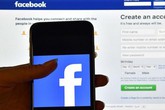 Chủ shop online bắt đầu than khó vì bán hàng nhờ Facebook Chủ shop online bắt đầu than khó vì bán hàng nhờ Facebook