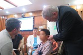 Viết tiếp hành trình “Chắp cánh ước mơ”- phẫu thuật dị tật miễn phí cho trẻ em nghèo Viết tiếp hành trình “Chắp cánh ước mơ”- phẫu thuật dị tật miễn phí cho trẻ em nghèo