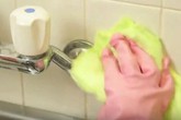 Loại bỏ nấm mốc trong nhà tắm "nhanh như chớp" chỉ với hỗn hợp rẻ tiền không ngờ Loại bỏ nấm mốc trong nhà tắm "nhanh như chớp" chỉ với hỗn hợp rẻ tiền không ngờ