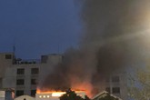 Cửa hàng quần áo trên phố Hà Nội cháy nổ kinh hoàng, nhiều người hoảng loạn Cửa hàng quần áo trên phố Hà Nội cháy nổ kinh hoàng, nhiều người hoảng loạn