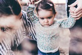 5 cách khoa học để nuôi dưỡng con gái bạn thành cô gái trí thức 5 cách khoa học để nuôi dưỡng con gái bạn thành cô gái trí thức