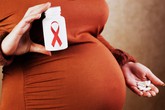 Tuân thủ “nguyên tắc 5Đ” tránh lây nhiễm HIV từ mẹ sang con Tuân thủ “nguyên tắc 5Đ” tránh lây nhiễm HIV từ mẹ sang con