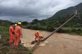 Ngành Điện lực khắc phục sự cố thiên tai sau bão số 3 Ngành Điện lực khắc phục sự cố thiên tai sau bão số 3