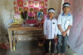 Khó khăn chồng chất của cụ bà 71 tuổi còm cõi nuôi hai cháu nội Khó khăn chồng chất của cụ bà 71 tuổi còm cõi nuôi hai cháu nội