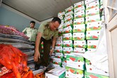 1 cán bộ thuế hy sinh và 8 chiến sỹ bị thương khi chống buôn lậu 1 cán bộ thuế hy sinh và 8 chiến sỹ bị thương khi chống buôn lậu