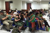 Bệnh nhân, bệnh viện “vật lộn” với nắng nóng 40 độ C Bệnh nhân, bệnh viện “vật lộn” với nắng nóng 40 độ C