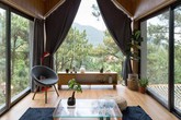 Căn nhà gỗ 36m² giá rẻ giữa rừng thông Hà Nội "đốn tim" khách khó tính vì quá nên thơ Căn nhà gỗ 36m² giá rẻ giữa rừng thông Hà Nội "đốn tim" khách khó tính vì quá nên thơ