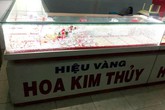 Nam thanh niên táo tợn dùng búa cướp tiệm vàng Nam thanh niên táo tợn dùng búa cướp tiệm vàng