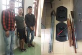 Dùng hung khí giữ người trái phép để đòi nợ Dùng hung khí giữ người trái phép để đòi nợ