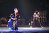 “Mỵ” rời núi vào Nhà hát Lớn “Mỵ” rời núi vào Nhà hát Lớn