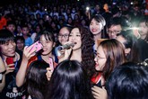 Bảo Anh được sinh viên Đồng Nai vây kín xin chụp ảnh Bảo Anh được sinh viên Đồng Nai vây kín xin chụp ảnh