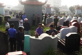 Phát hoảng khi gần 100 ngôi mộ bị đập vỡ bát hương trong đêm Phát hoảng khi gần 100 ngôi mộ bị đập vỡ bát hương trong đêm