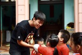 Chuyện thâm cung bí sử của 3 tuyển thủ nổi tiếng quê Đông Anh (3): Nhiều lần rơi nước mắt vì thương con Chuyện thâm cung bí sử của 3 tuyển thủ nổi tiếng quê Đông Anh (3): Nhiều lần rơi nước mắt vì thương con