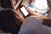 Trẻ em không được sử dụng các thiết bị điện tử ít nhất 1 giờ trước khi ngủ Trẻ em không được sử dụng các thiết bị điện tử ít nhất 1 giờ trước khi ngủ