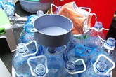 Xử lý thế nào đối với 2 vợ chồng pha chế giấm từ axit và nước lã tuồn ra thị trường bán Xử lý thế nào đối với 2 vợ chồng pha chế giấm từ axit và nước lã tuồn ra thị trường bán