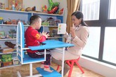 Cô giáo trẻ mở cánh cửa cuộc đời cho những em bé “đặc biệt” Cô giáo trẻ mở cánh cửa cuộc đời cho những em bé “đặc biệt”