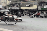 2 người phụ nữ lao vào ẩu đả giữa đường phố Hà Nội mặc kệ nhiều người can ngăn 2 người phụ nữ lao vào ẩu đả giữa đường phố Hà Nội mặc kệ nhiều người can ngăn