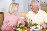 Những món ăn người cao tuổi cần tránh để ảnh hưởng sức khỏe Những món ăn người cao tuổi cần tránh để ảnh hưởng sức khỏe