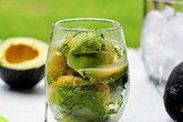 Ăn quả bơ thế này vừa vứt hết chất bổ, vừa rước độc hại vào người Ăn quả bơ thế này vừa vứt hết chất bổ, vừa rước độc hại vào người