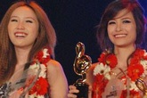 Hành trình lột xác đáng ngưỡng mộ của hai cô dâu cùng tuổi cùng kết hôn khi ở ngưỡng ngoài 30 Hành trình lột xác đáng ngưỡng mộ của hai cô dâu cùng tuổi cùng kết hôn khi ở ngưỡng ngoài 30