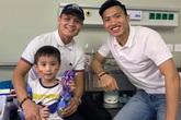 Nghe tin bé Tôm 'Điều ước thứ 7' xạ trị lần đầu, Quang Hải, Văn Hậu vội vàng vào viện thăm 'chiến binh' nhí Nghe tin bé Tôm 'Điều ước thứ 7' xạ trị lần đầu, Quang Hải, Văn Hậu vội vàng vào viện thăm 'chiến binh' nhí