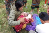 Cô giáo hỗ trợ trò cũ sinh con bên đường Cô giáo hỗ trợ trò cũ sinh con bên đường