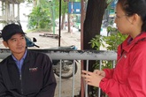 2 người xe ôm dũng cảm kể lại giây phút cùng CSGT cứu nạn nhân mắc kẹt dưới gầm xe Mercedes rực lửa 2 người xe ôm dũng cảm kể lại giây phút cùng CSGT cứu nạn nhân mắc kẹt dưới gầm xe Mercedes rực lửa