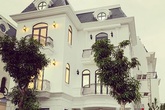 Biệt thự phong cách Châu Âu "to vật vã" của vợ chồng nam người mẫu và con gái bầu Đệ - chủ tịch CLB bóng đá Thanh Hóa Biệt thự phong cách Châu Âu "to vật vã" của vợ chồng nam người mẫu và con gái bầu Đệ - chủ tịch CLB bóng đá Thanh Hóa