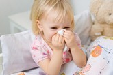 Bé 2 tuổi suýt mù mắt vì biến chứng của viêm xoang, cảnh báo những dấu hiệu quan trọng không nên bỏ qua Bé 2 tuổi suýt mù mắt vì biến chứng của viêm xoang, cảnh báo những dấu hiệu quan trọng không nên bỏ qua