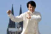 Thành Long Jackie Chan - ngôi sao gây tranh cãi, phim và đời khác xa nhau Thành Long Jackie Chan - ngôi sao gây tranh cãi, phim và đời khác xa nhau