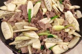 Củ niễng xào thịt bò, món ngon lạ miệng cho mâm cơm chiều Củ niễng xào thịt bò, món ngon lạ miệng cho mâm cơm chiều