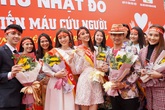 Mặc thời tiết, Hoa hậu Tiểu Vi mong manh ren trắng cùng dàn sao Việt tham dự Chủ nhật Đỏ Mặc thời tiết, Hoa hậu Tiểu Vi mong manh ren trắng cùng dàn sao Việt tham dự Chủ nhật Đỏ