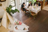 Cặp vợ chồng trẻ biến ngôi nhà đổ nát thành không gian sống hoa nở bốn mùa Cặp vợ chồng trẻ biến ngôi nhà đổ nát thành không gian sống hoa nở bốn mùa