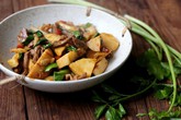 Cơm tối có 2 món nhưng cả nhà vẫn đề nghị lần sau chỉ cần nấu thế! Cơm tối có 2 món nhưng cả nhà vẫn đề nghị lần sau chỉ cần nấu thế!