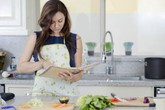 Mắc phải 3/7 sai lầm dưới đây, các bà vợ đã biến mình thành ô sin không công cho chồng Mắc phải 3/7 sai lầm dưới đây, các bà vợ đã biến mình thành ô sin không công cho chồng