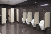Vì sao nhà vệ sinh công cộng luôn có khoảng hở? Nghe lý do ai cũng cúi đầu “bái phục” Vì sao nhà vệ sinh công cộng luôn có khoảng hở? Nghe lý do ai cũng cúi đầu “bái phục”