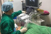Những gánh nặng trên đôi vai người “thầy thuốc” Những gánh nặng trên đôi vai người “thầy thuốc”