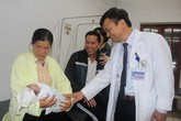 Xúc động những đứa trẻ chào đời trong đêm Giao thừa Xúc động những đứa trẻ chào đời trong đêm Giao thừa
