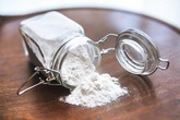 Nghe lời hàng xóm rắc baking soda lên giường, sáng dậy mẹ trẻ ngỡ ngàng với kết quả Nghe lời hàng xóm rắc baking soda lên giường, sáng dậy mẹ trẻ ngỡ ngàng với kết quả