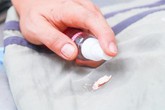 Tuyệt chiêu giải cứu quần áo dính kẹo cao su trong nháy mắt: Ai không biết phí cả đời! Tuyệt chiêu giải cứu quần áo dính kẹo cao su trong nháy mắt: Ai không biết phí cả đời!