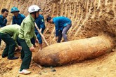 Nghệ An: Phát hiện quả bom dài hơn 2,5m trong vườn nhà dân Nghệ An: Phát hiện quả bom dài hơn 2,5m trong vườn nhà dân
