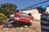 Ôtô chở du khách Hàn Quốc lật ngửa, nhiều người bị thương Ôtô chở du khách Hàn Quốc lật ngửa, nhiều người bị thương